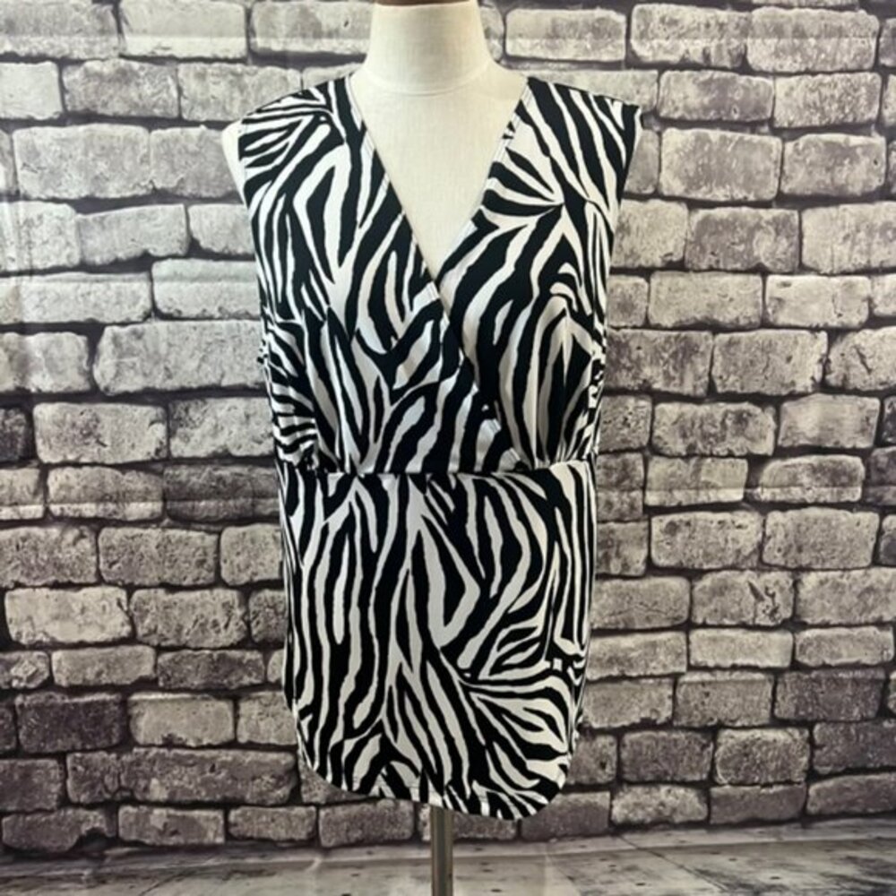 Only 9 Black & White V-Neck Blouse Size 2X